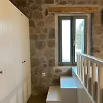 Nisyros Nest *