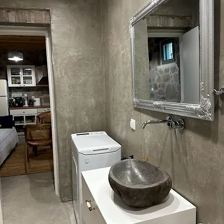Nisyros Nest Tatil Evi Nikiá