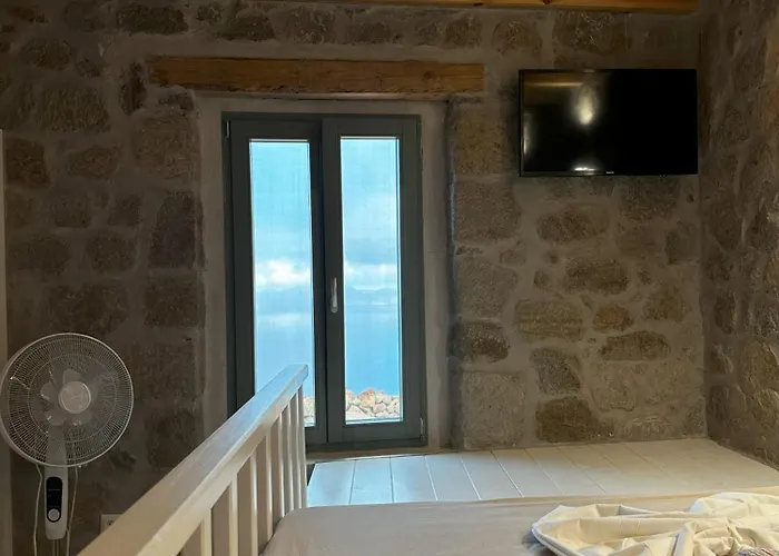 Nisyros Nest 펜션 *